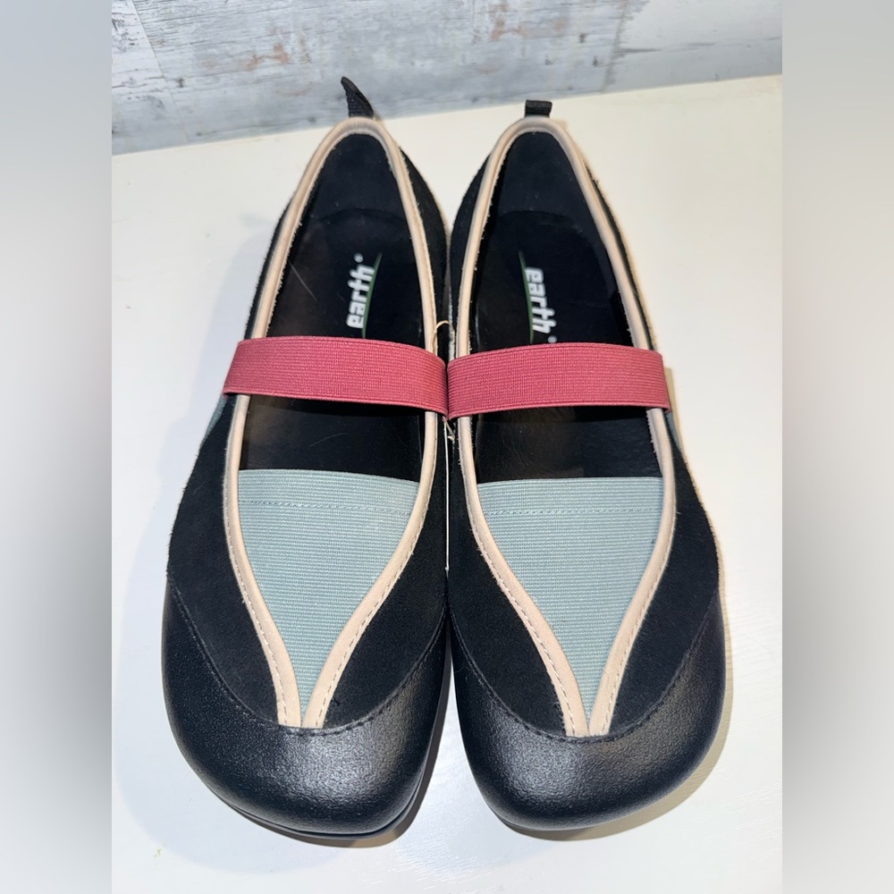 EARTH Kalso Intrigue Black Flats Mary Janes NWT Size 9 B